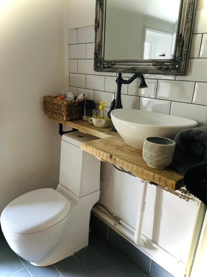 The Beehive, Ground Floor Apartment In Norfolk, No Shared Amenities Downham Market Exterior photo