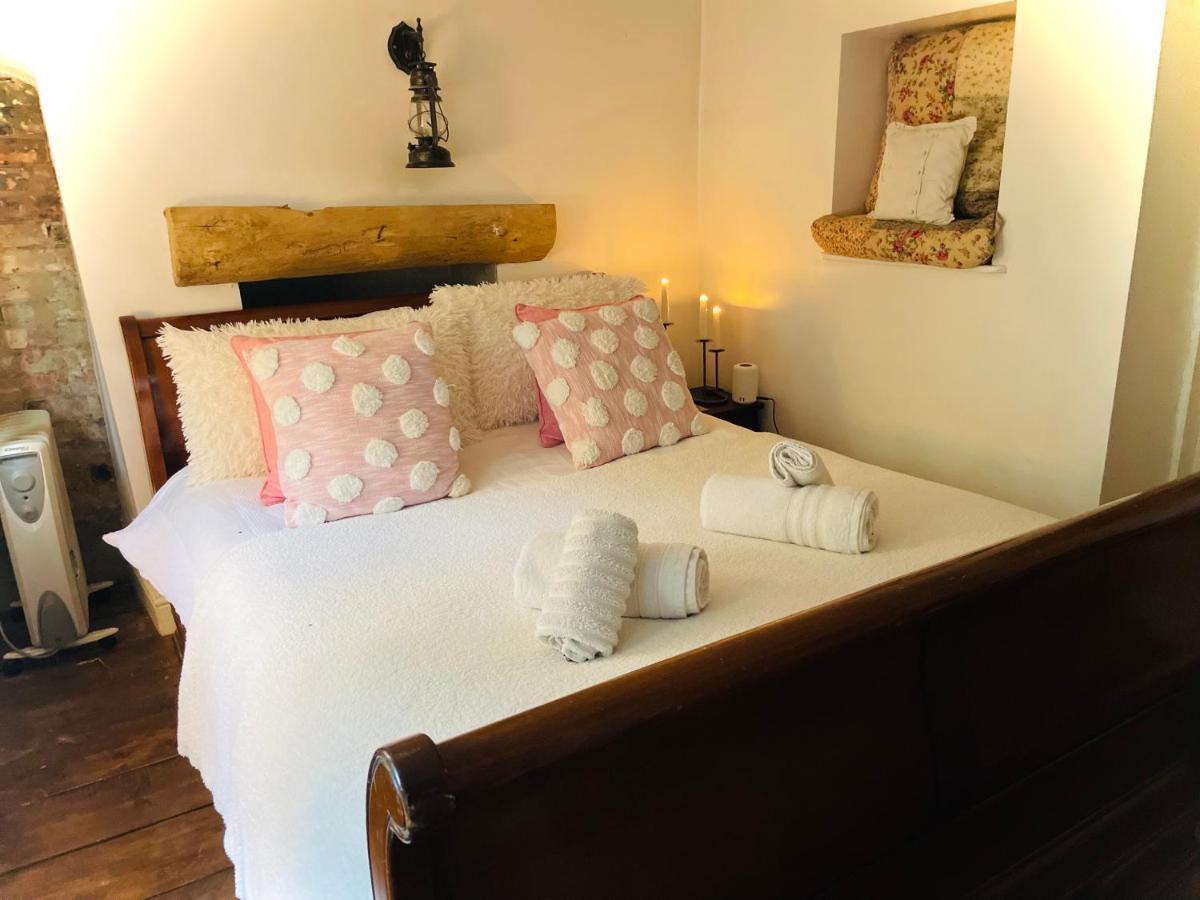 The Beehive, Ground Floor Apartment In Norfolk, No Shared Amenities Downham Market Exterior photo