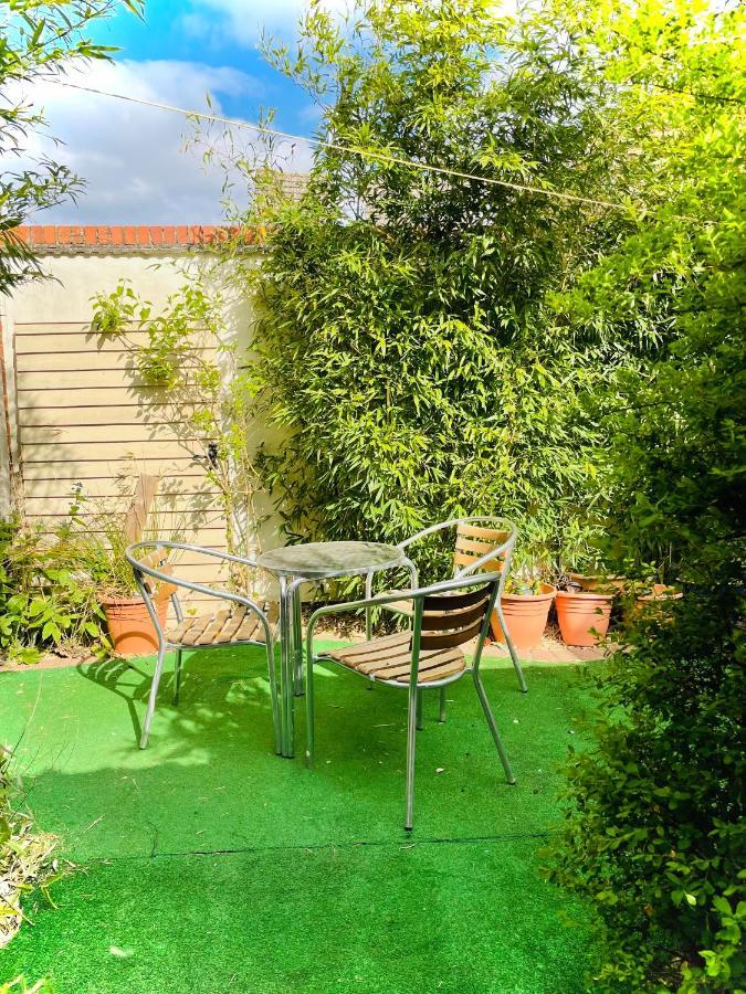 The Beehive, Ground Floor Apartment In Norfolk, No Shared Amenities Downham Market Exterior photo